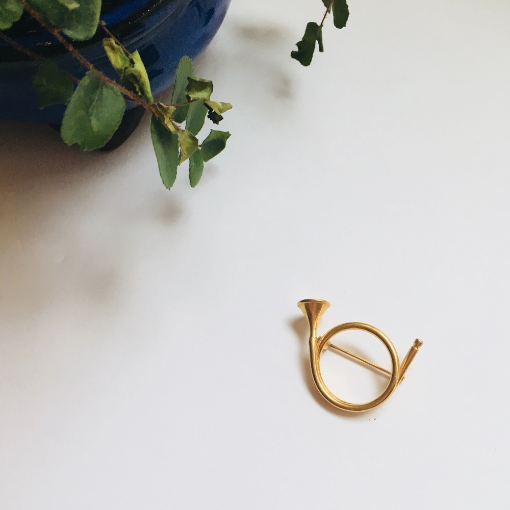 Vintage gold horn pin